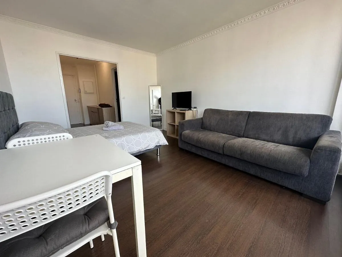 Apartament Tour Eiffel 135 Alesia *